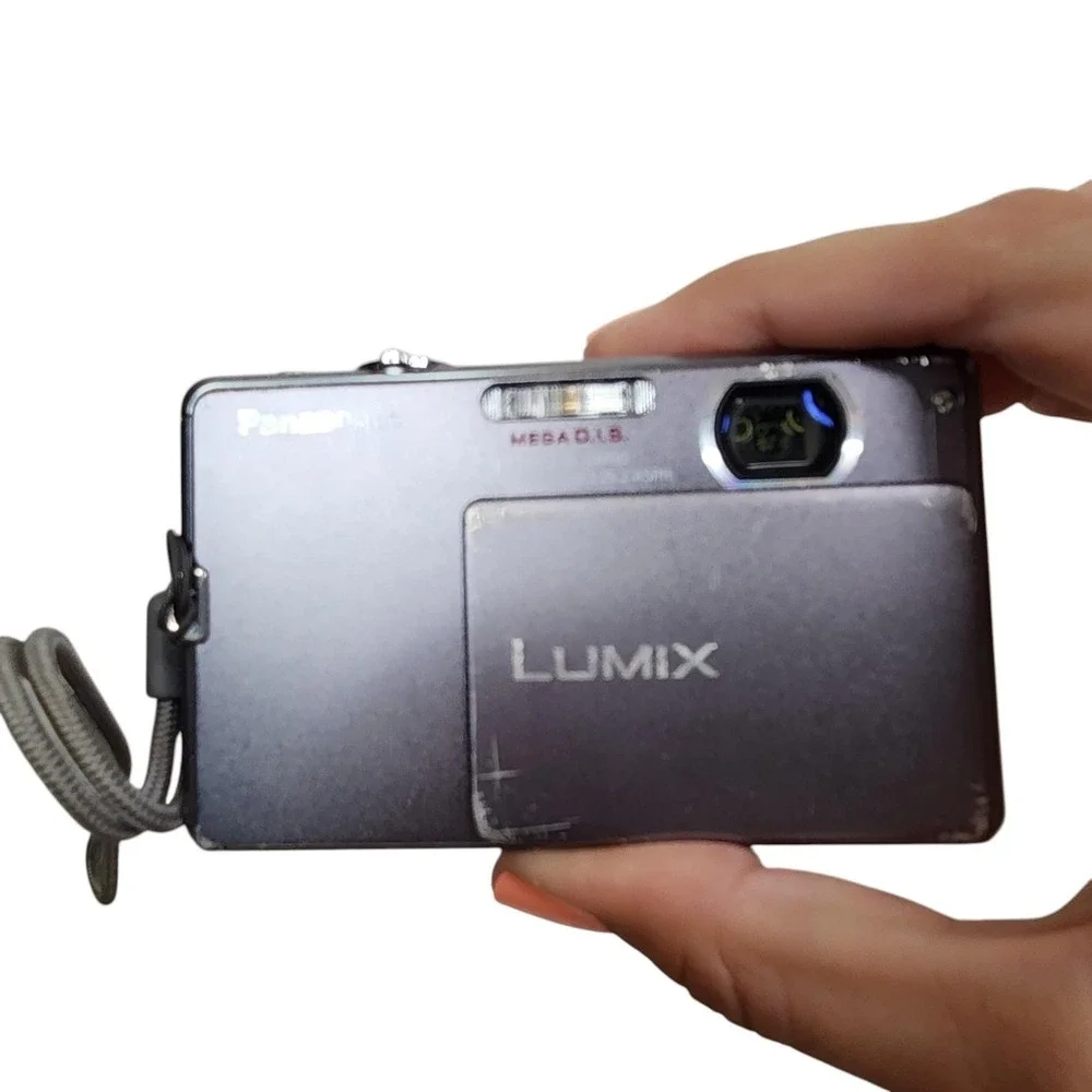 Panasonic Lumix DMC-FP2 Digital Camera 14.1 MP 4X Zoom Gray Box Cables Charger